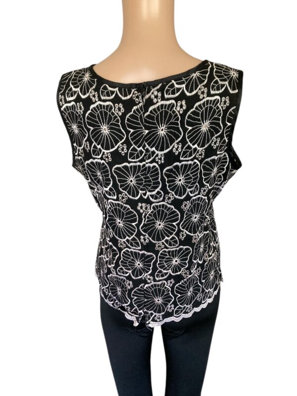 Charter Club Size S-M Floral Linen Blend Embroidered Top - Image 3